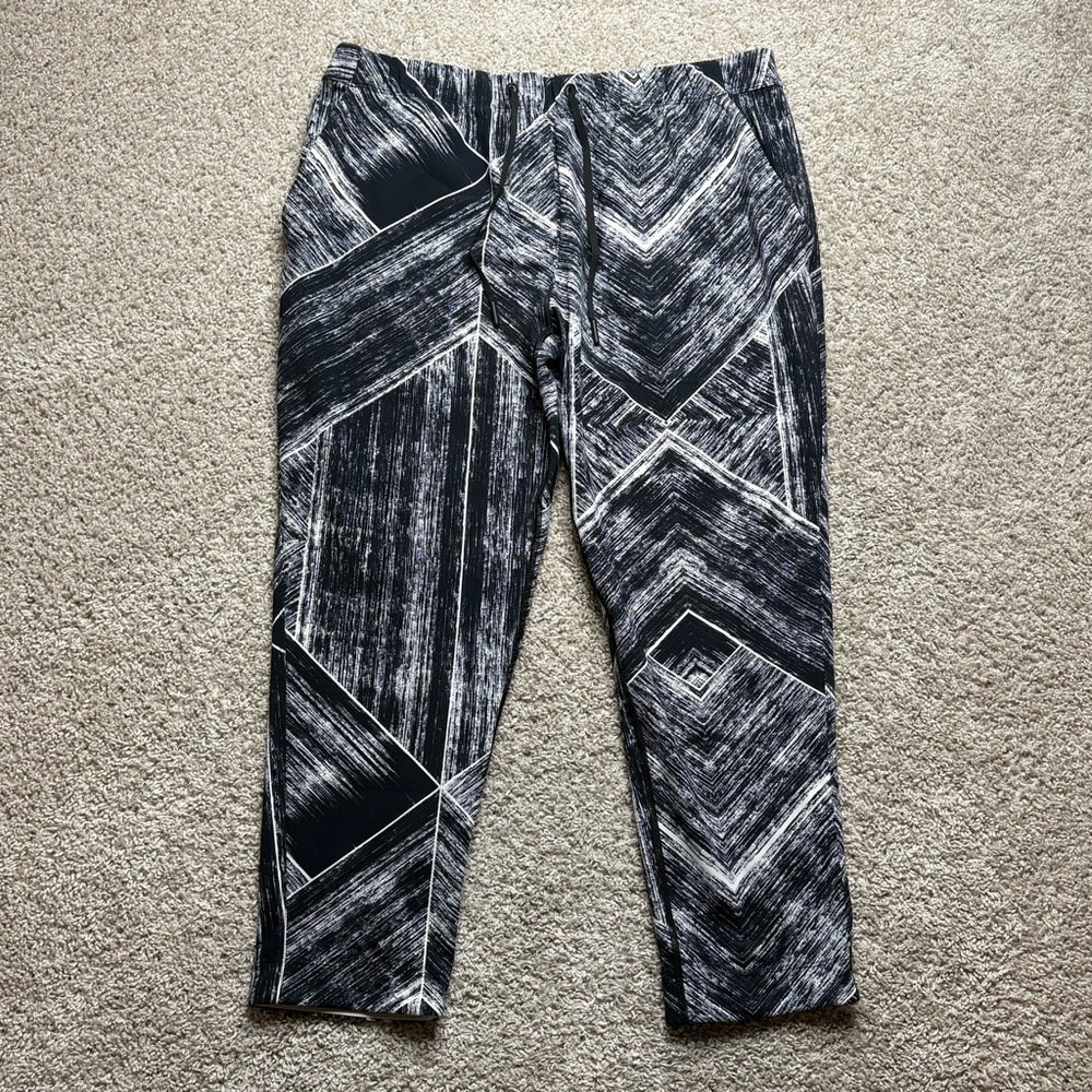 Lululemon Jet Crop - Picture 2 of 5